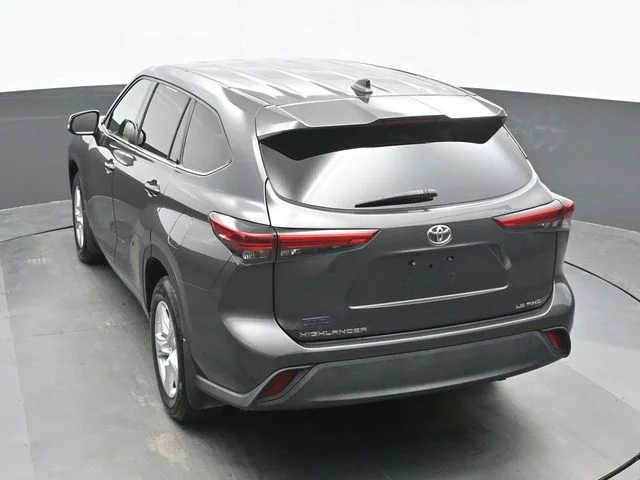 Used 2022 Gray Toyota LE image 10