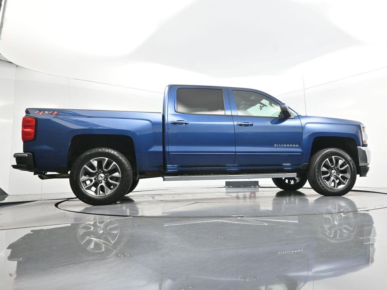 Used 2018 Deep Ocean Blue Metallic Chevrolet LT image 51