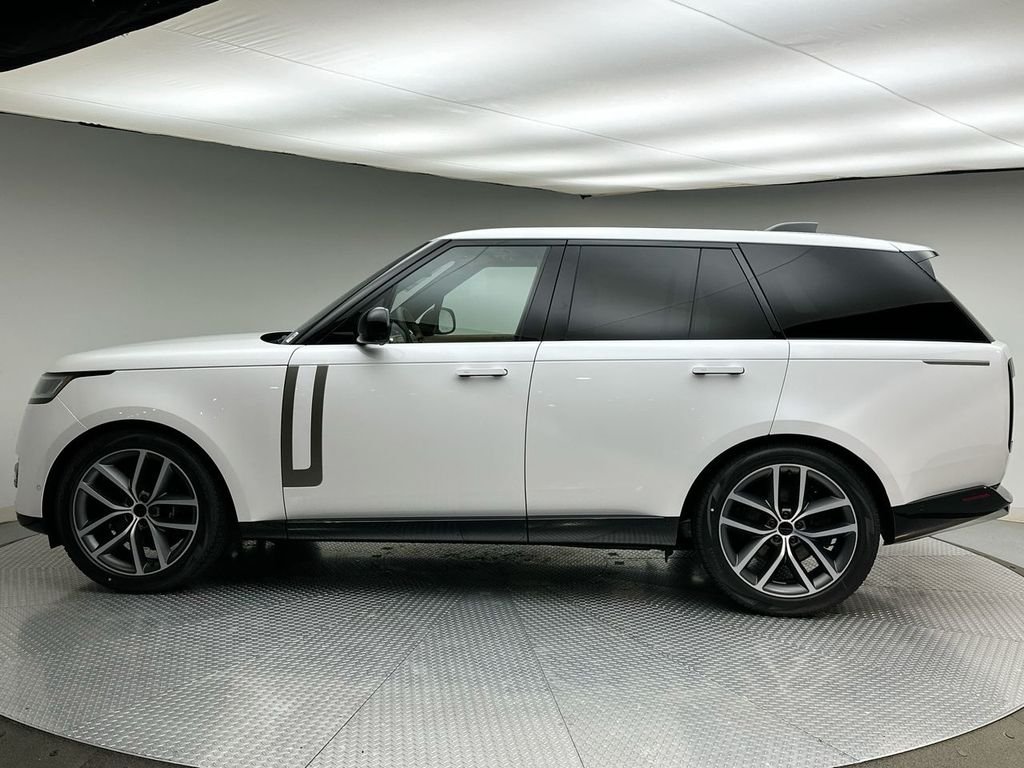 New 2026 Ostuni Pearl White Land Rover SE image 2