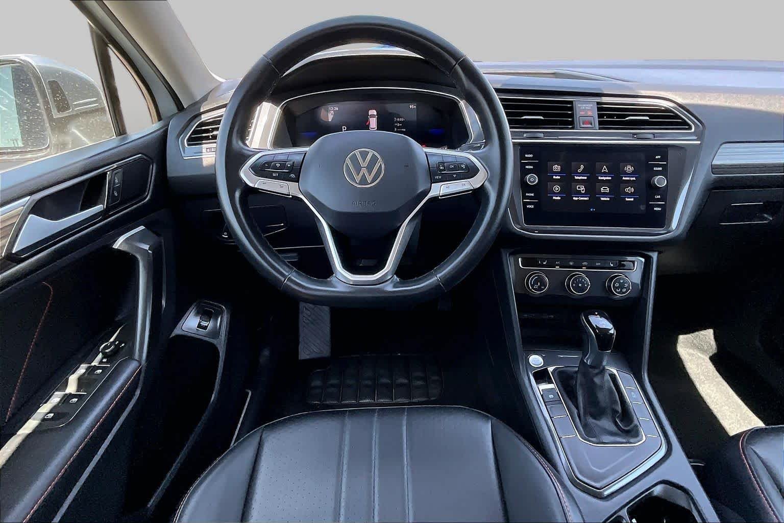 Used 2024 Pure White Volkswagen SE image 6