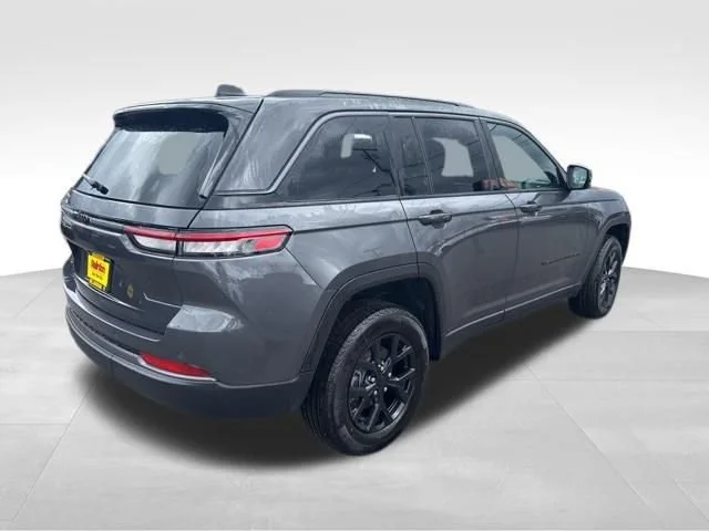 New 2026 Baltic Gray Metallic Clear-Coat Exterior Paint Jeep Laredo Altitude image 7