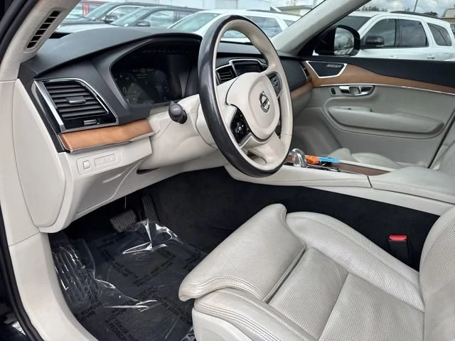 Used 2018 Onyx Black Metallic Volvo Inscription image 21