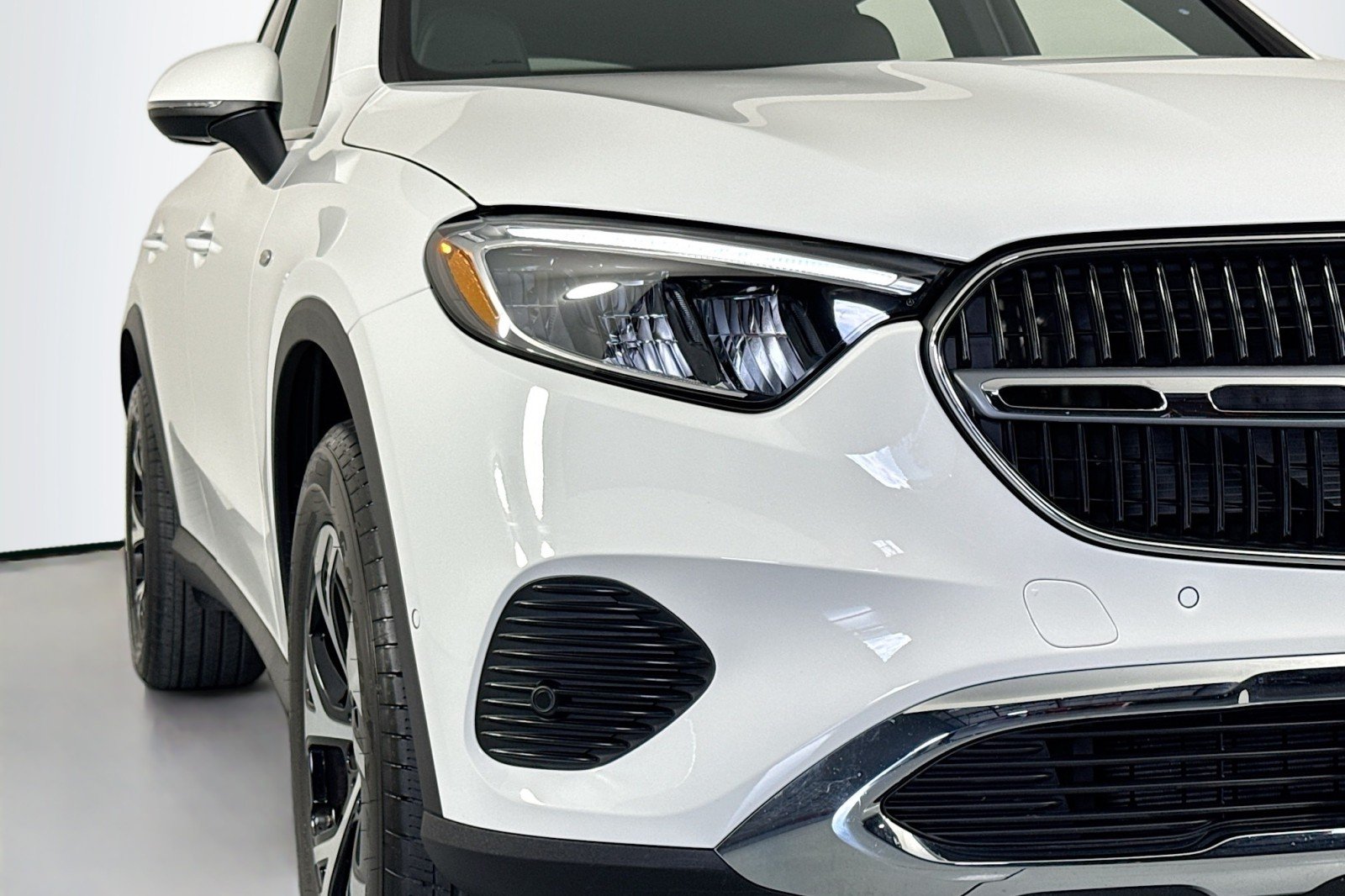 Certified Used 2025 Polar White Mercedes-Benz GLC 350e image 15