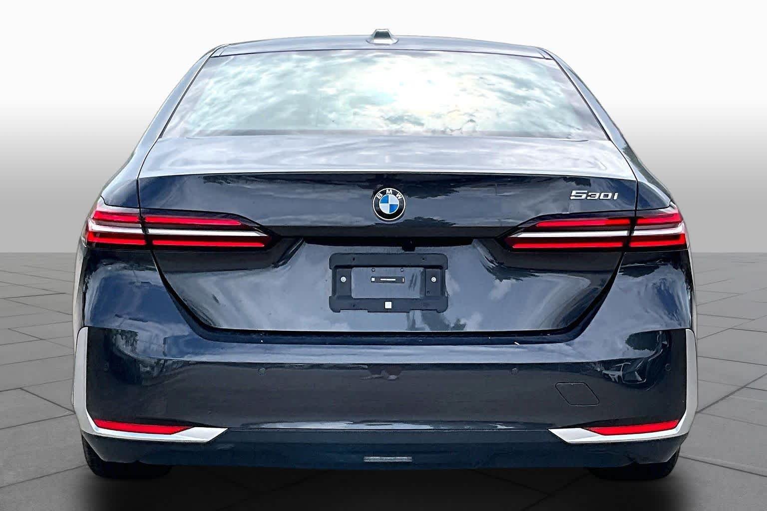 Used 2025 Dark Graphite Metallic BMW 530i image 5