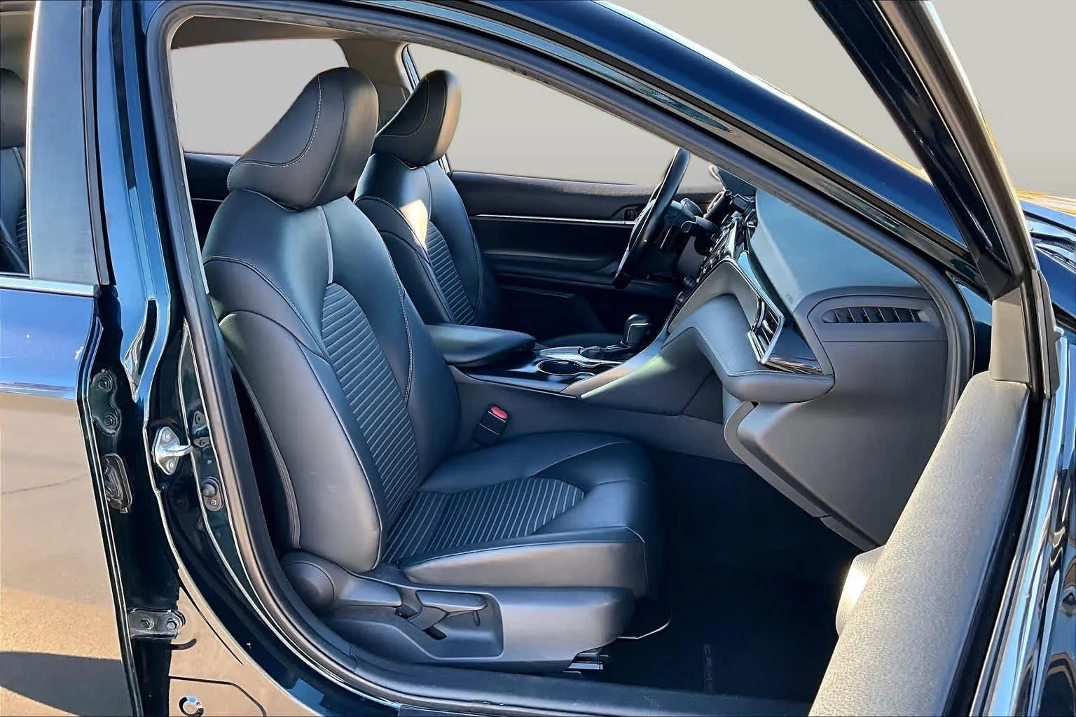 Used 2019 Galactic Aqua Mica Toyota SE image 8
