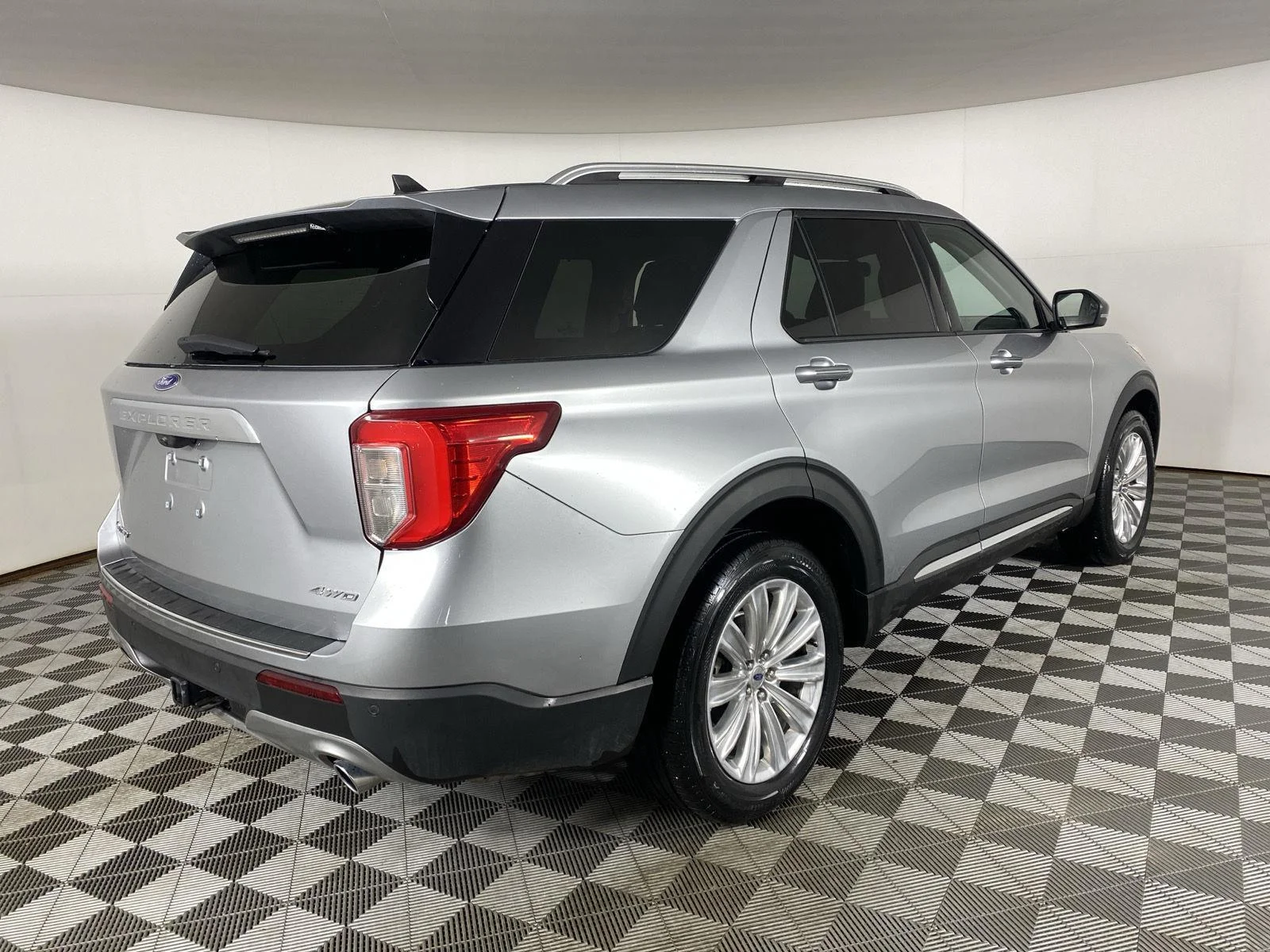 Used 2023 Iconic Silver Ford Limited image 8