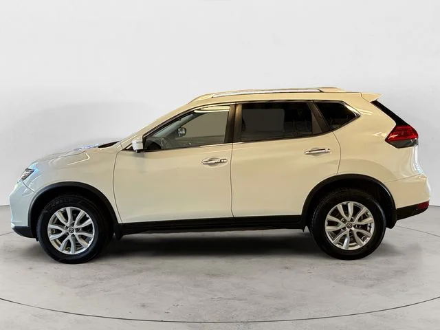 Used 2017 Glacier White Nissan SV image 2