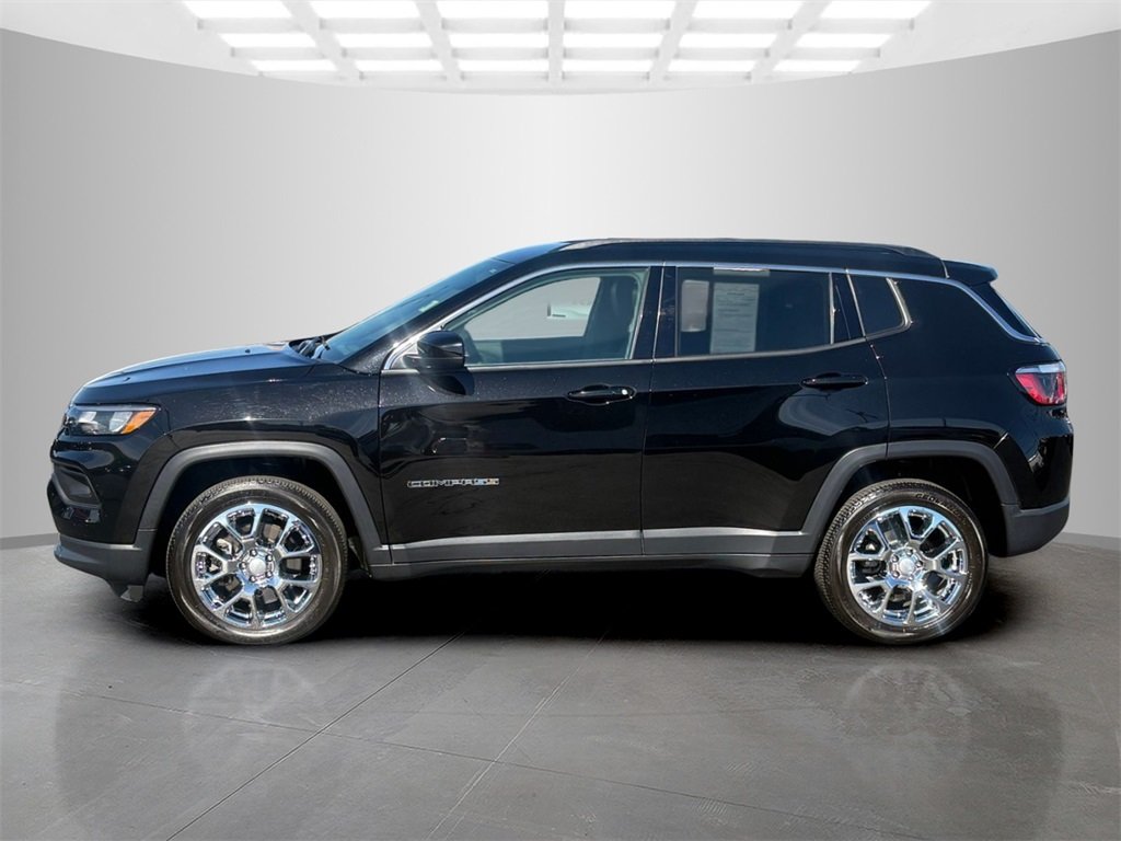 2023 Jeep Compass Latitude Lux photo 2