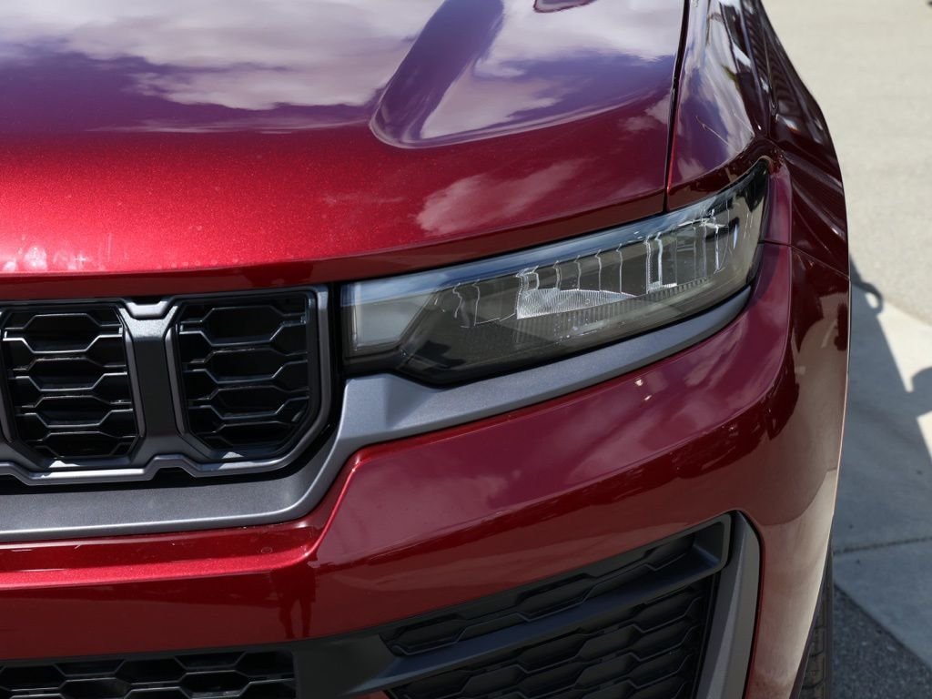 New 2026 Velvet Red Pearl-Coat Exterior Paint Jeep Laredo Altitude image 9