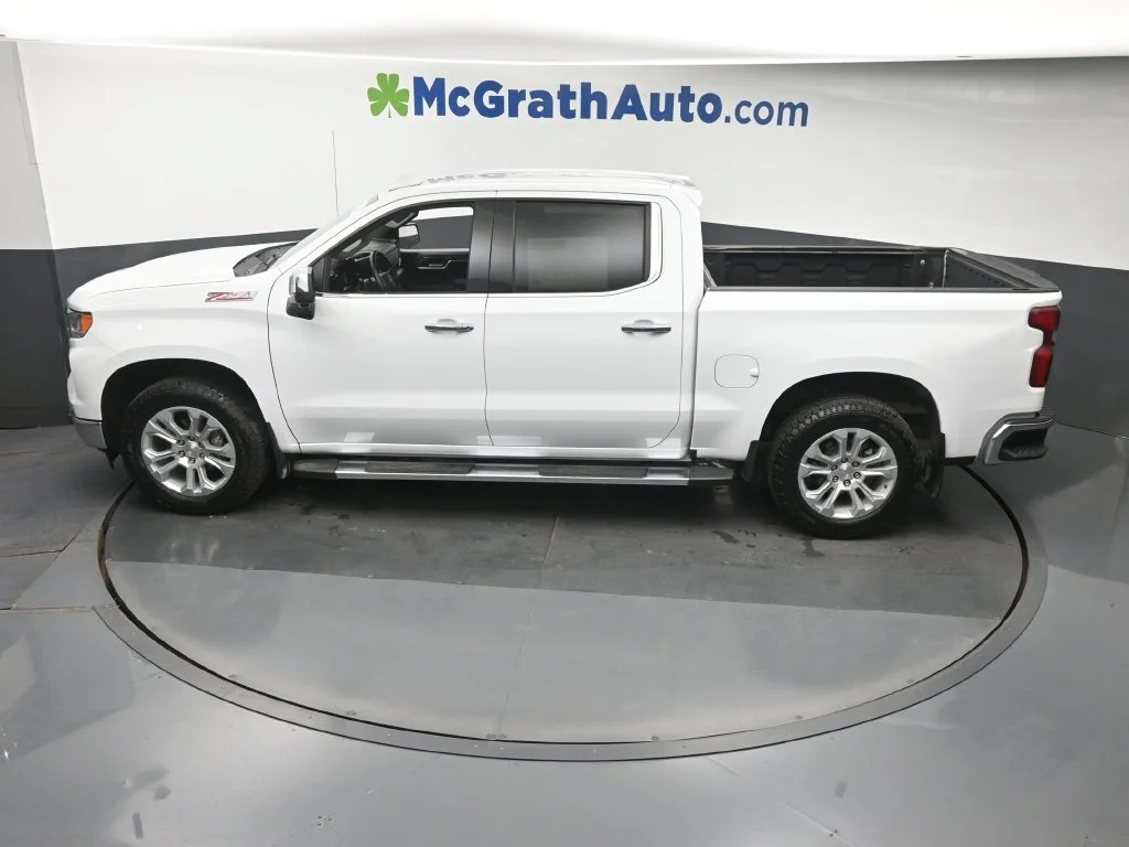 Used 2025 White Chevrolet LTZ image 22