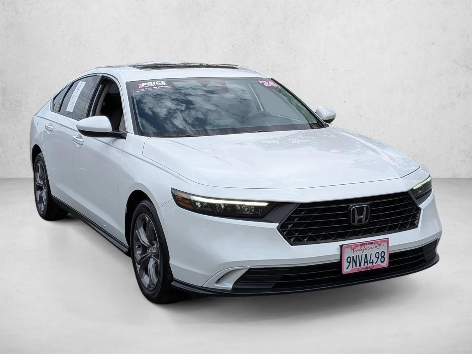Used 2024 Platinum White Pearl Honda EX image 3