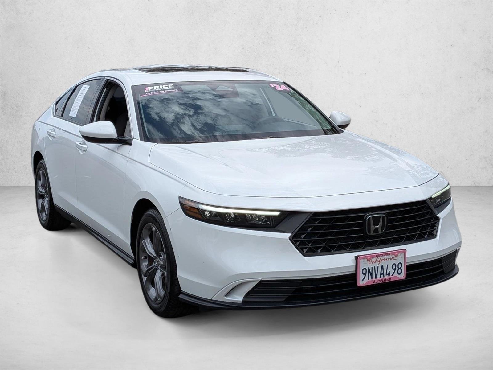 Used 2024 Platinum White Pearl Honda EX image 3