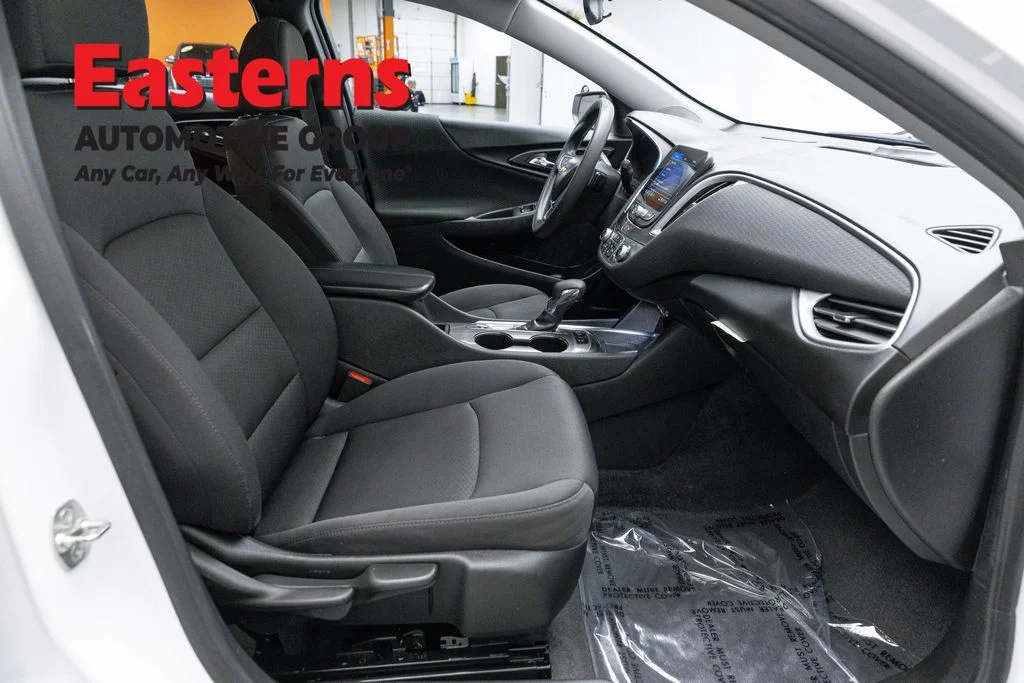 Used 2025 White Chevrolet LT image 24