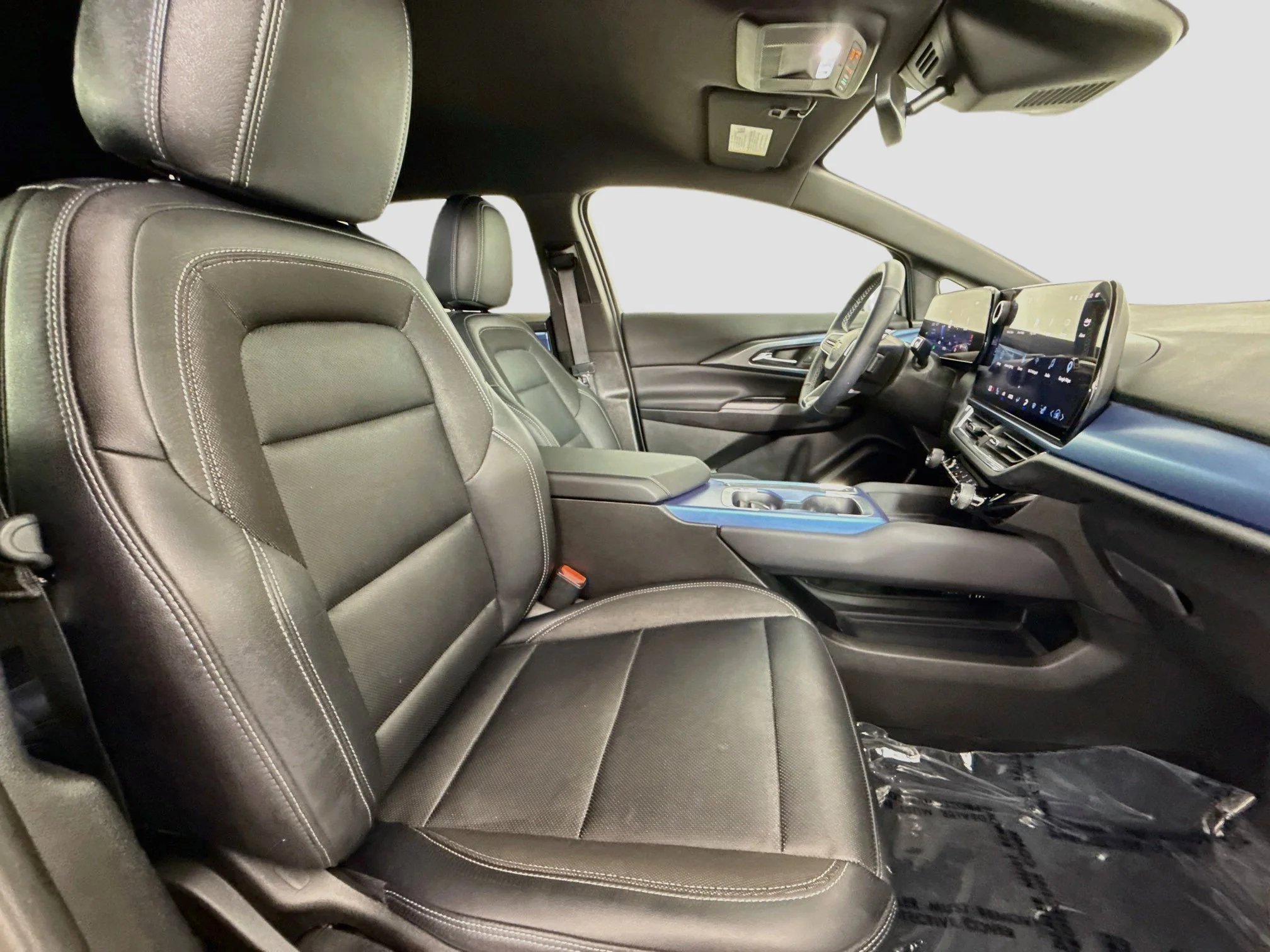 Used 2025 Summit White Chevrolet LT image 30