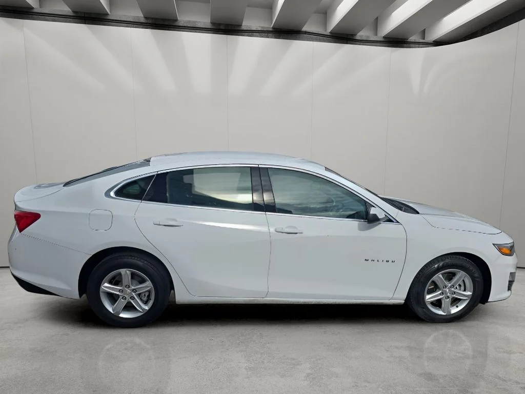 Used 2024 Summit White Chevrolet LS image 7