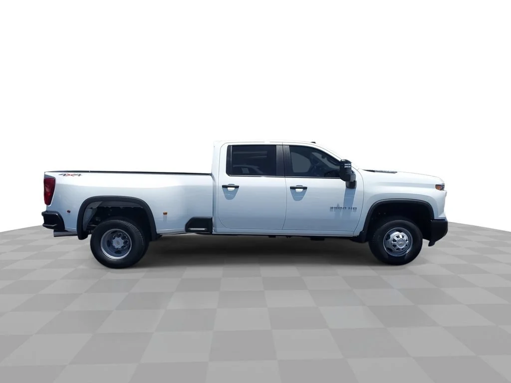 New 2026 Summit White Chevrolet WT image 9