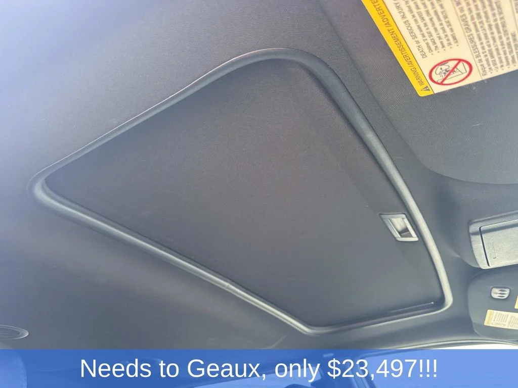 Used 2017 White Lincoln Select image 31