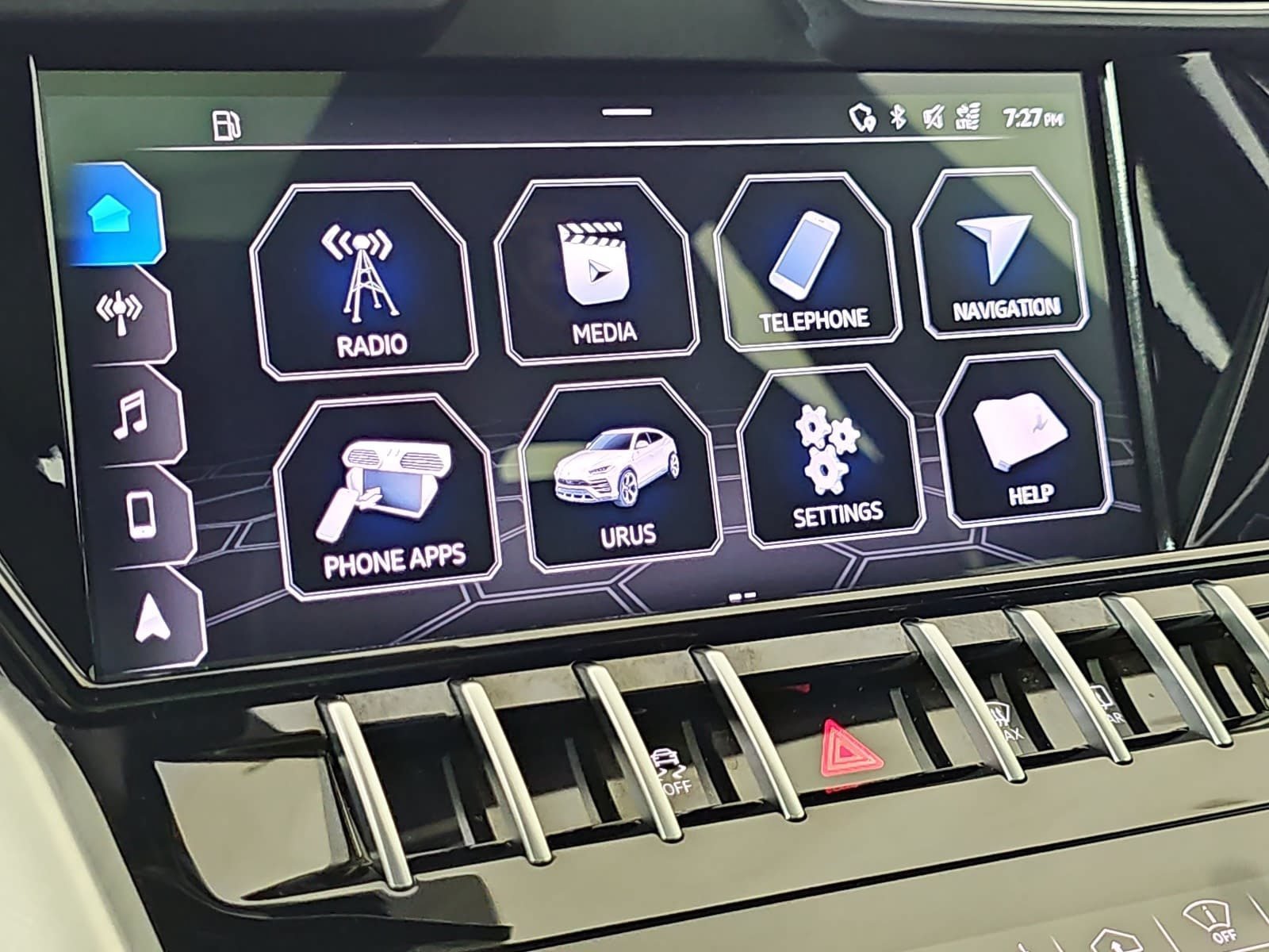 Used 2020  Lamborghini Base image 18