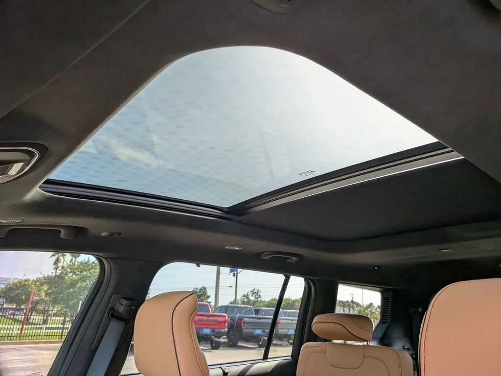New 2026 Gray Jeep Summit image 18