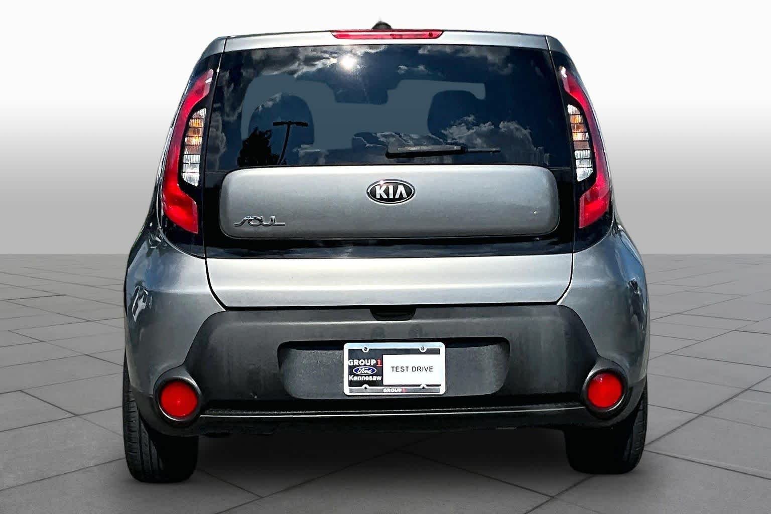 Used 2015 Titanium Gray Kia Base image 4