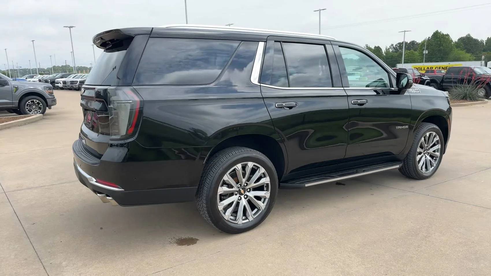 Used 2025 Black Chevrolet High Country image 9