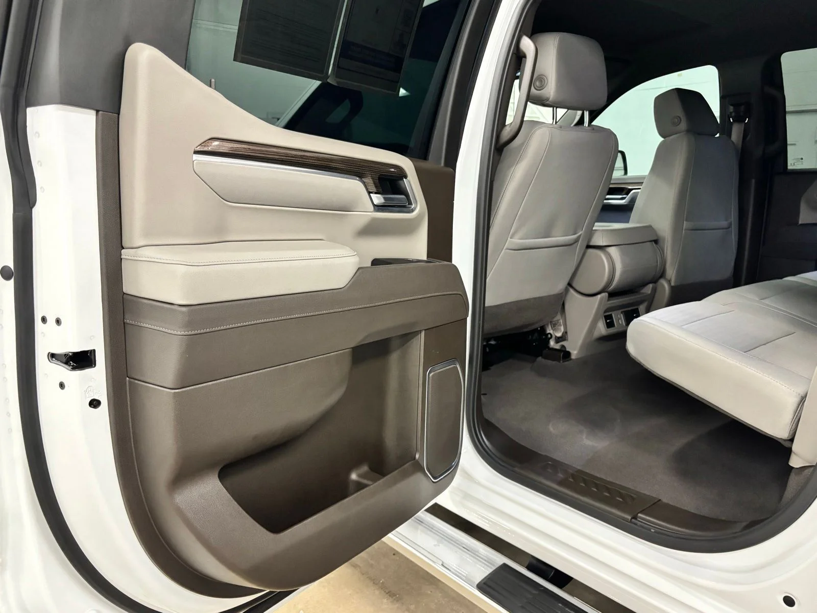 Used 2026 White Chevrolet LT image 18