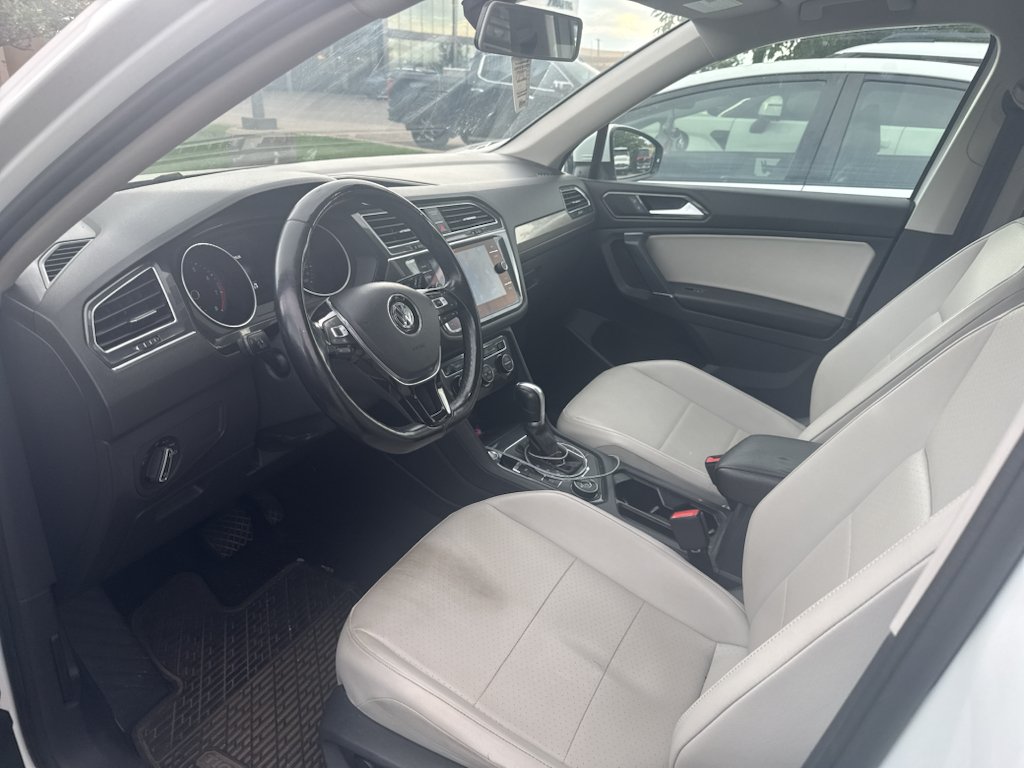Used 2018 Platinum Gray Metallic Volkswagen SE image 2
