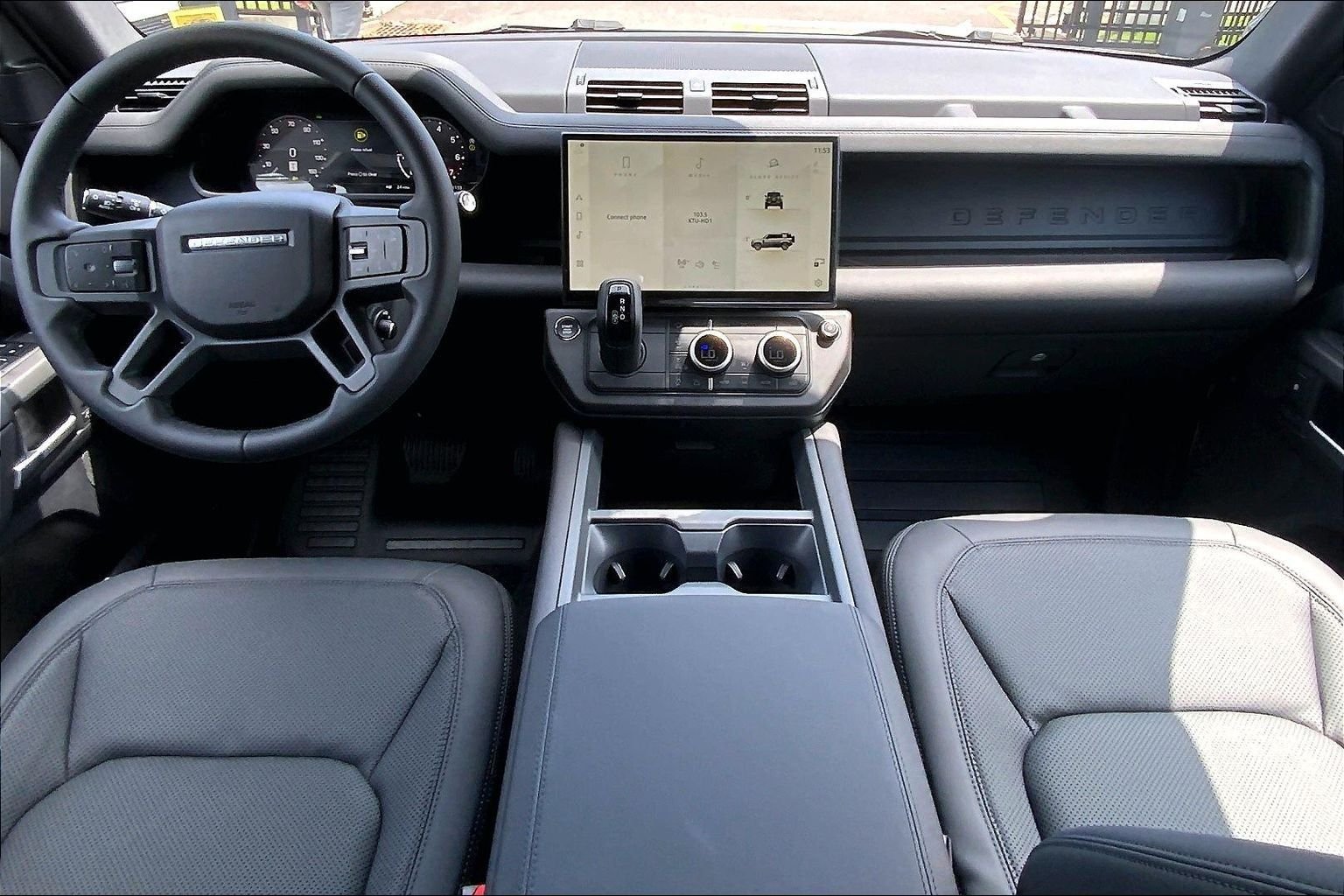 New 2026 Santorini Black Land Rover X-Dynamic SE image 5