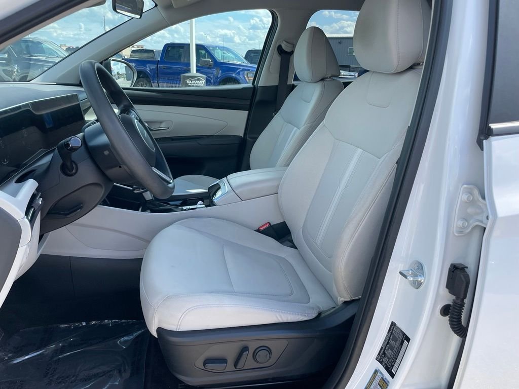Used 2025 White Hyundai SEL image 7
