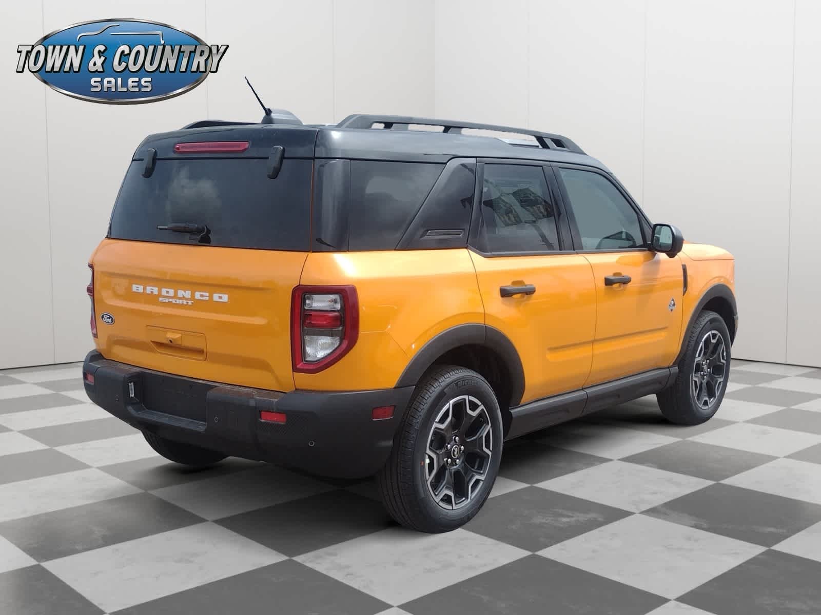 New 2026 Orange Fury Metallic Tri-Coat Ford Outer Banks image 7
