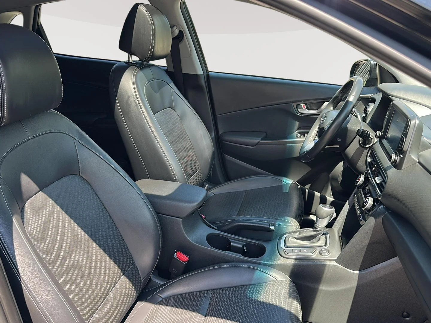 Used 2020 Ultra Black Hyundai Limited image 13