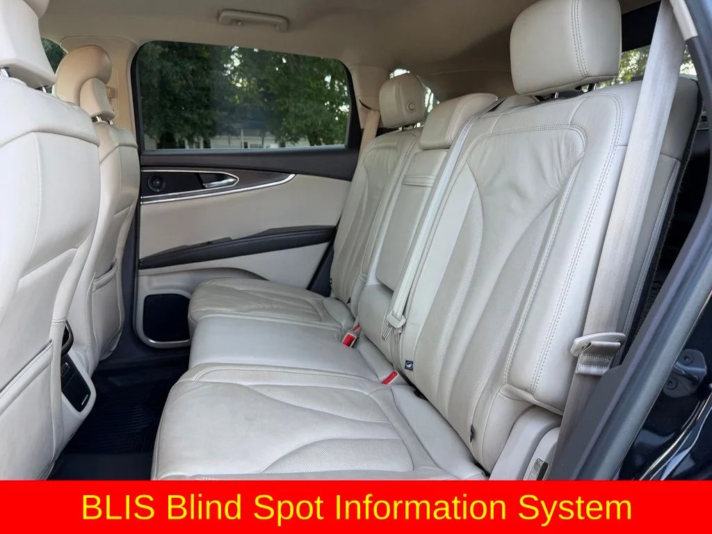 Used 2016 Black Lincoln Select image 19