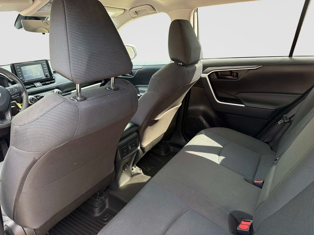 Used 2022 White Toyota LE image 16