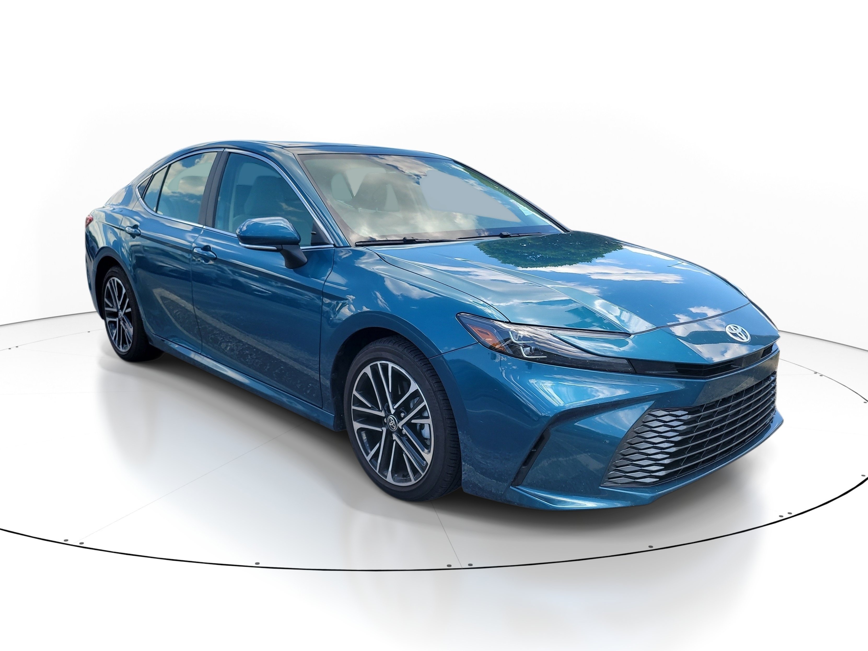 Used 2025 Ocean Gem Toyota XLE image 1