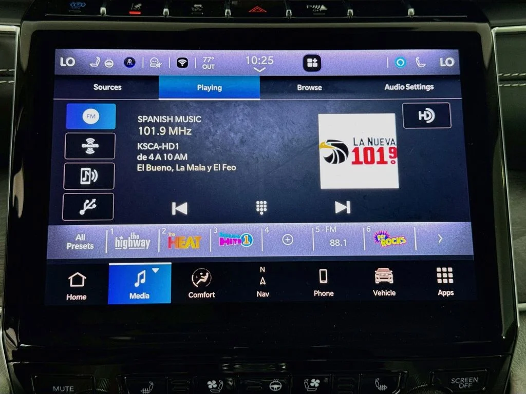 Used 2022 Gray Jeep Overland 4xe image 15