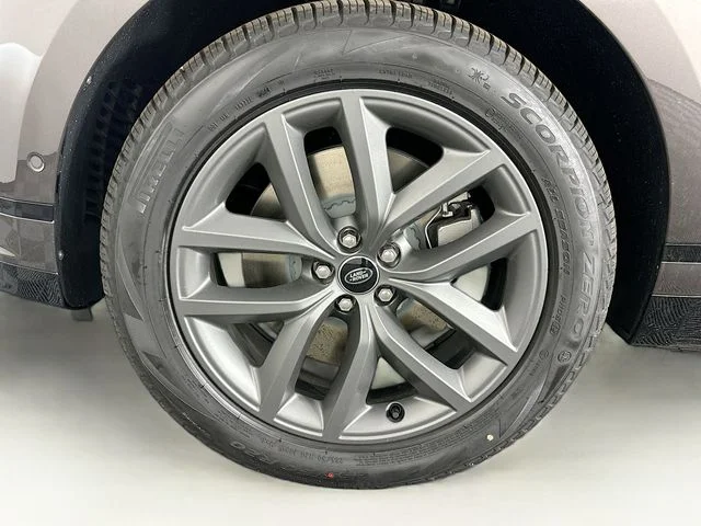 Certified Used 2026 Charente Grey Land Rover Dynamic SE image 30
