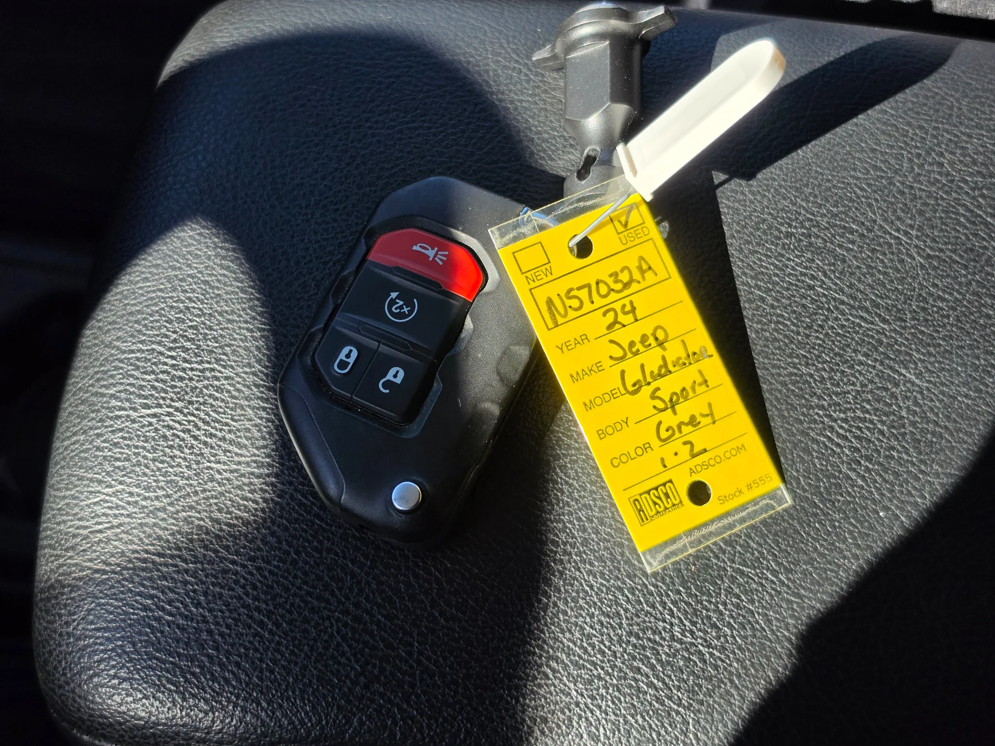 Used 2024 Anvil Clear Coat Jeep Sport S image 15