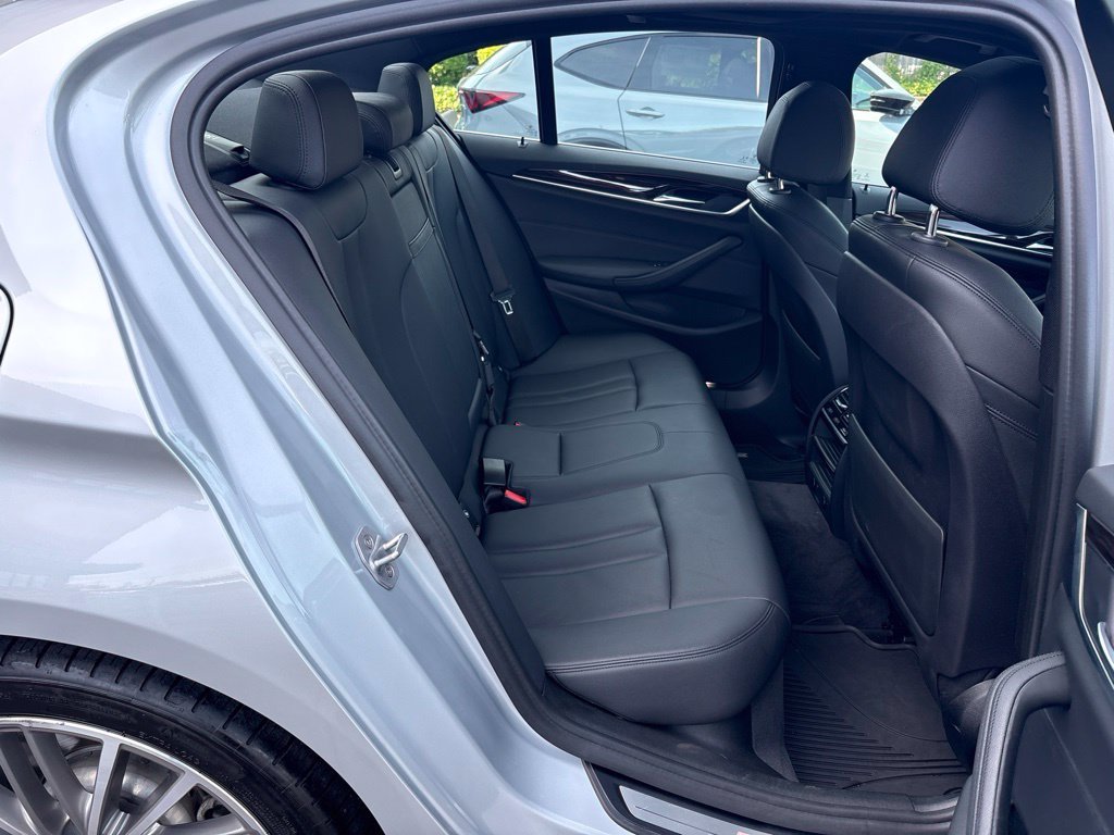 Used 2018 Glacier Silver Metallic BMW 530i xDrive image 26