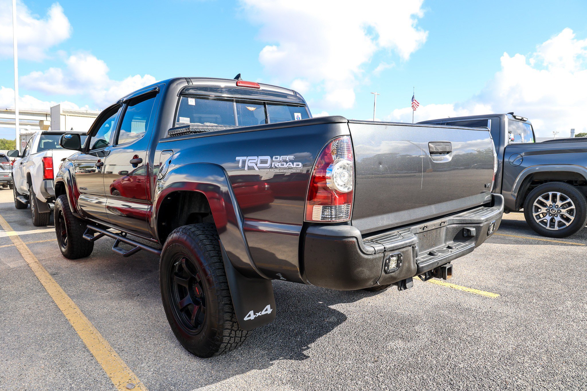 Used 2013 MAGNETIC GRAY MET Toyota DBL CAB 4WD V6 AT image 10