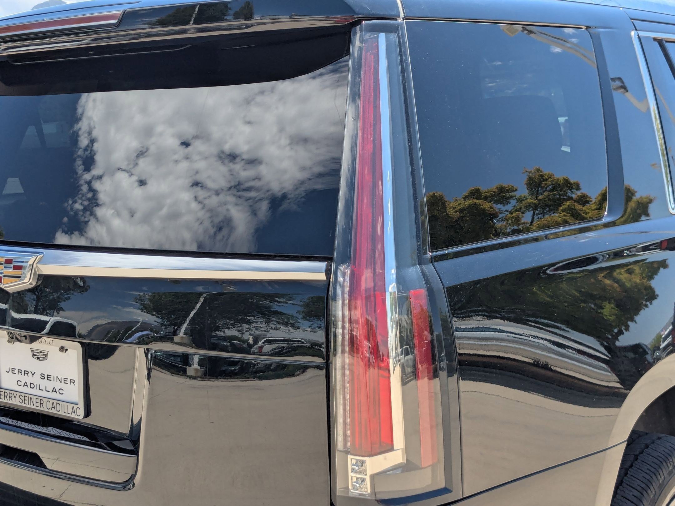 Certified Used 2019 BLACK RAVEN Cadillac Luxury image 11