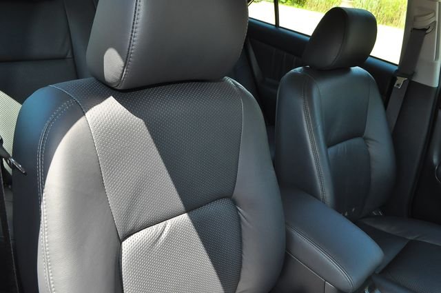 Used 2002 White Toyota SE image 21