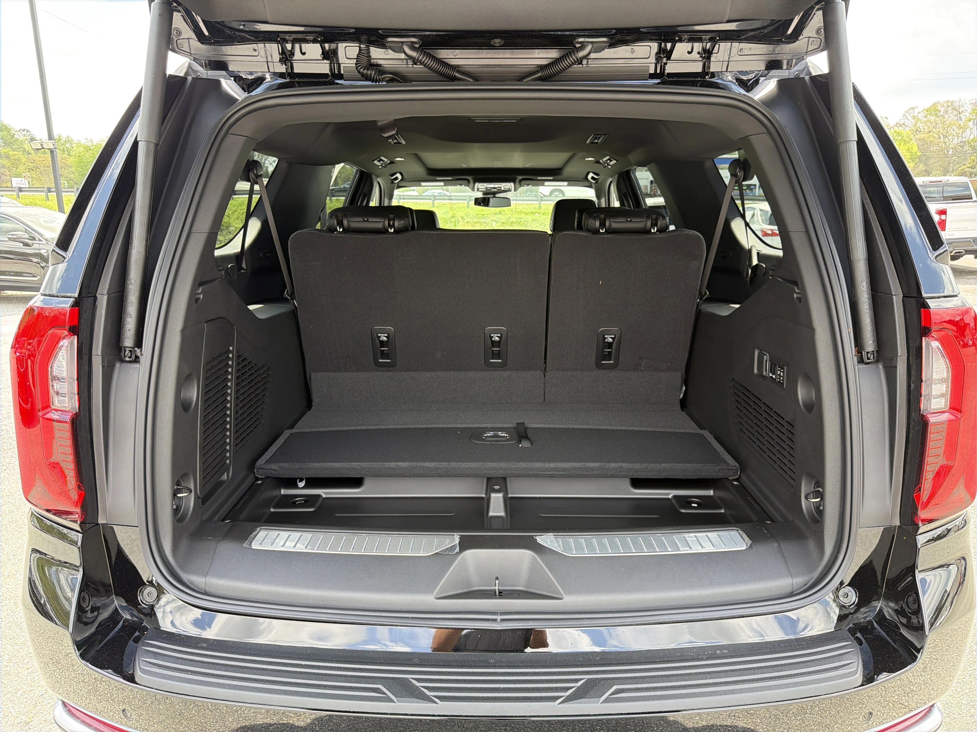 2026 GMC Yukon XL Denali - Photo 21