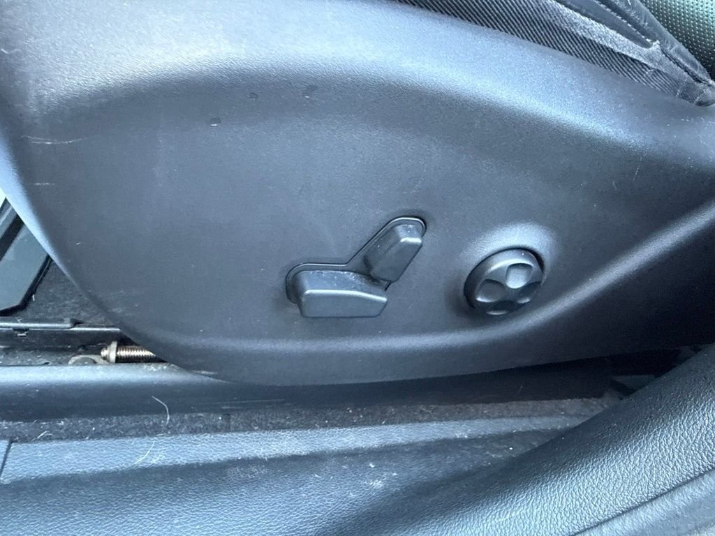 Used 2019 Gray Jeep Limited image 25