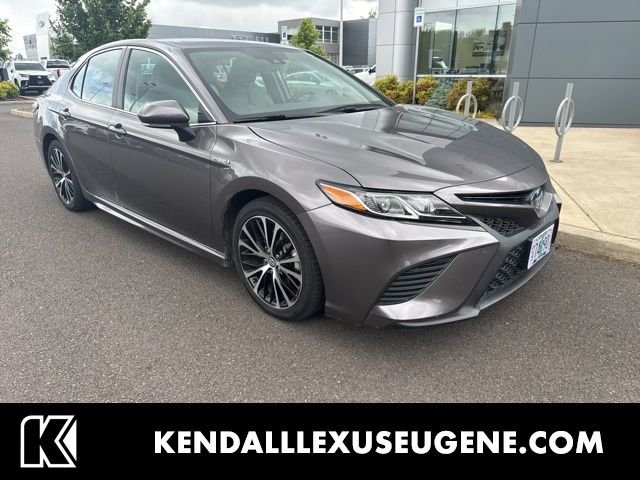 2020 Toyota Camry 2.5 Auto SE Hybrid's photo