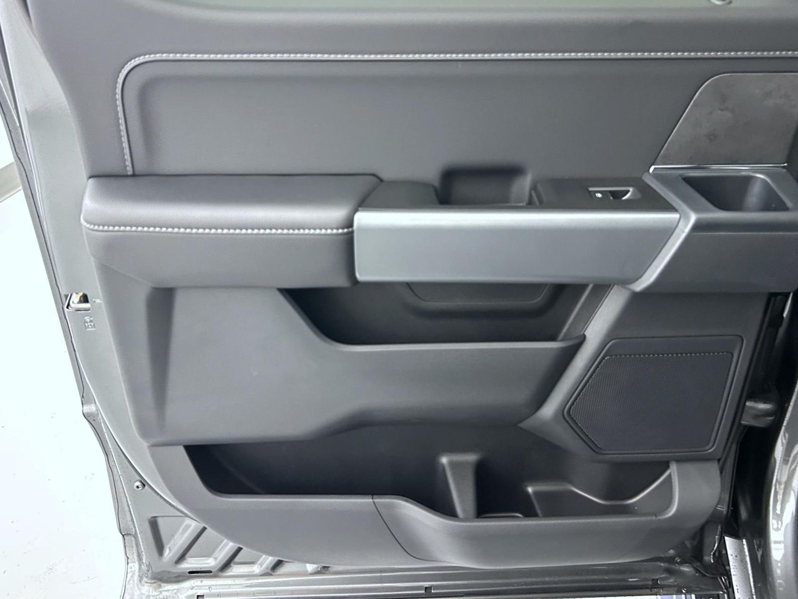 New 2026 Carbonized Gray Metallic Ford XLT image 20