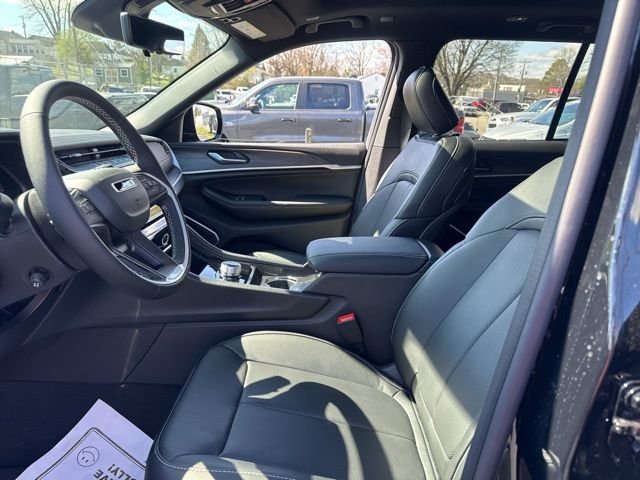 New 2026 Diamond Black Crystal Pearl-Coat Exterior Paint Jeep Limited Reserve image 16