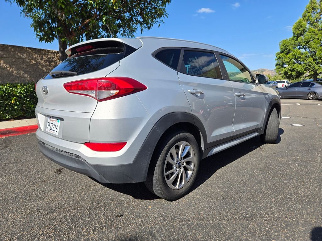 Used 2017 Silver Hyundai SE image 8