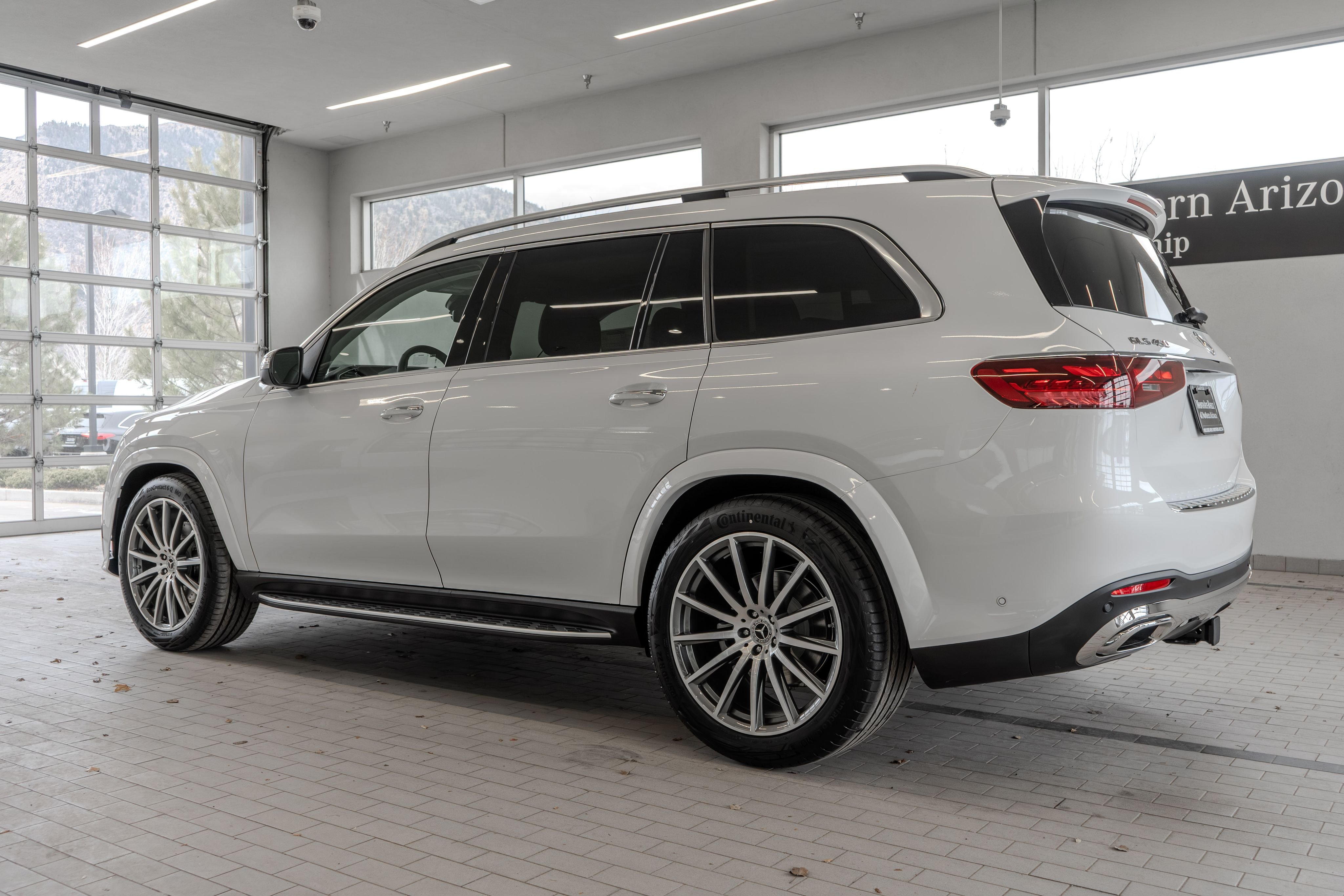 New 2026 MANUFAKTUR Moonlight White Metallic Mercedes-Benz GLS 450 image 13