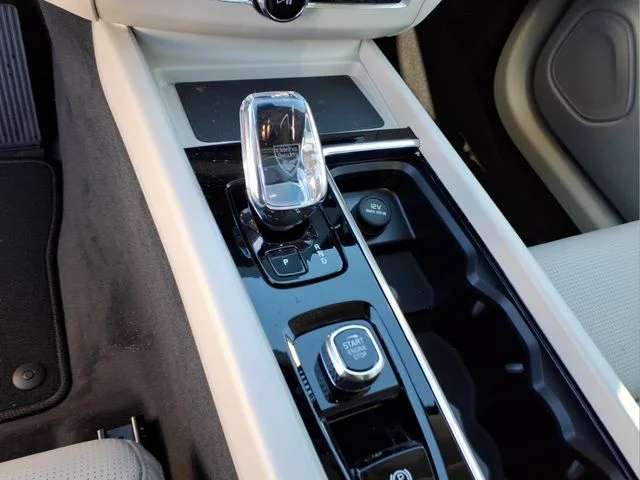 New 2026 Crystal White Volvo T8 Ultra image 25