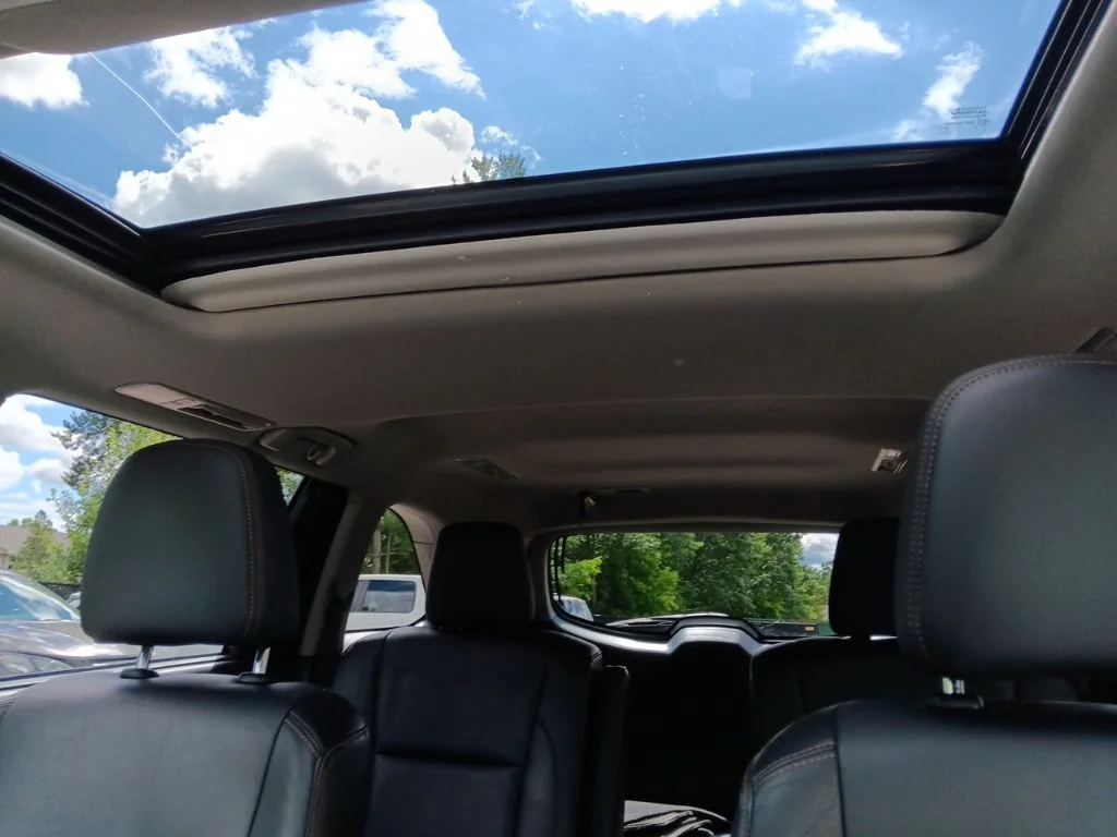 Used 2015 Attitude Black Metallic Toyota XLE V6 image 29